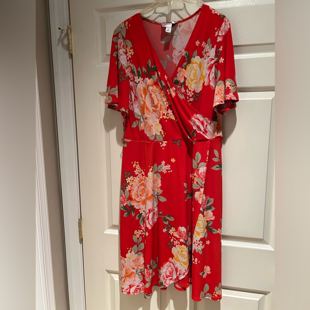 🚘DONNA MORGAN RED FLORAL DRESS